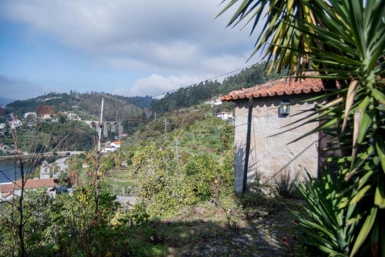 ヒーバ・ドウロ Casa Da Torre, Porto Mansoヴィラ エクステリア 写真