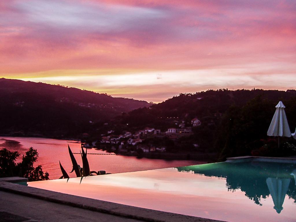 ヒーバ・ドウロ Casa Da Torre, Porto Mansoヴィラ エクステリア 写真