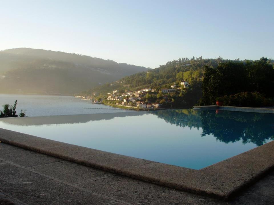 ヒーバ・ドウロ Casa Da Torre, Porto Mansoヴィラ エクステリア 写真